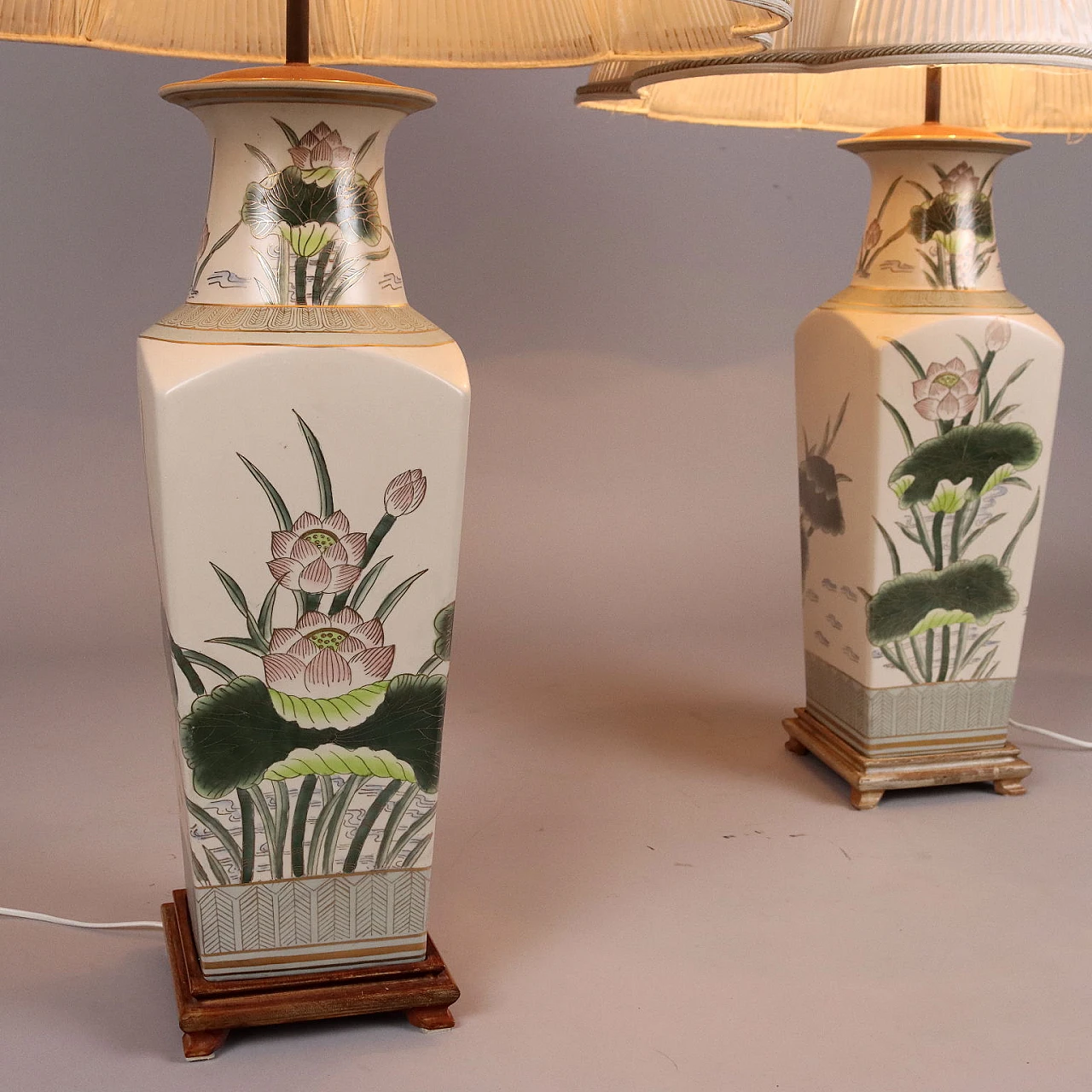 Pair of table lamps with porcelain frame and fabric lampshade 3