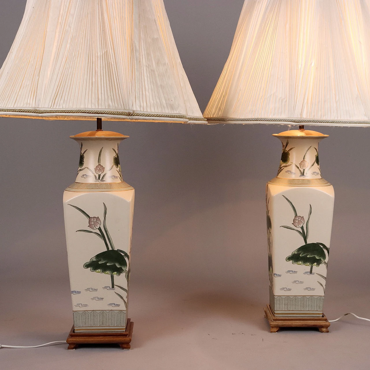 Pair of table lamps with porcelain frame and fabric lampshade 7