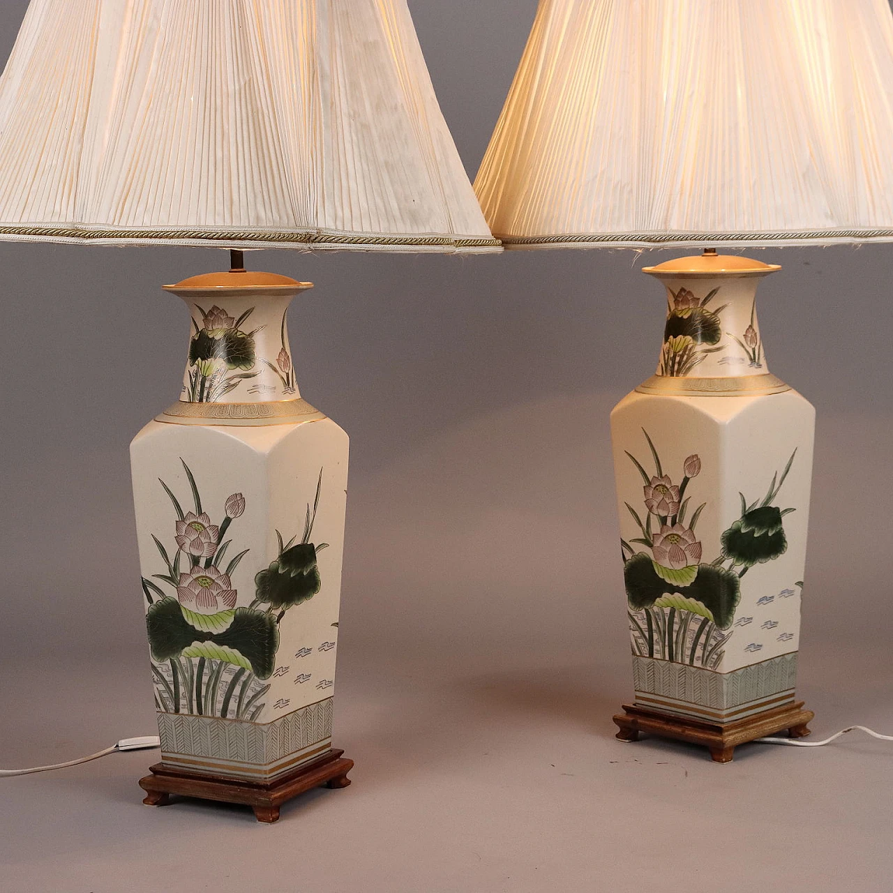 Pair of table lamps with porcelain frame and fabric lampshade 8