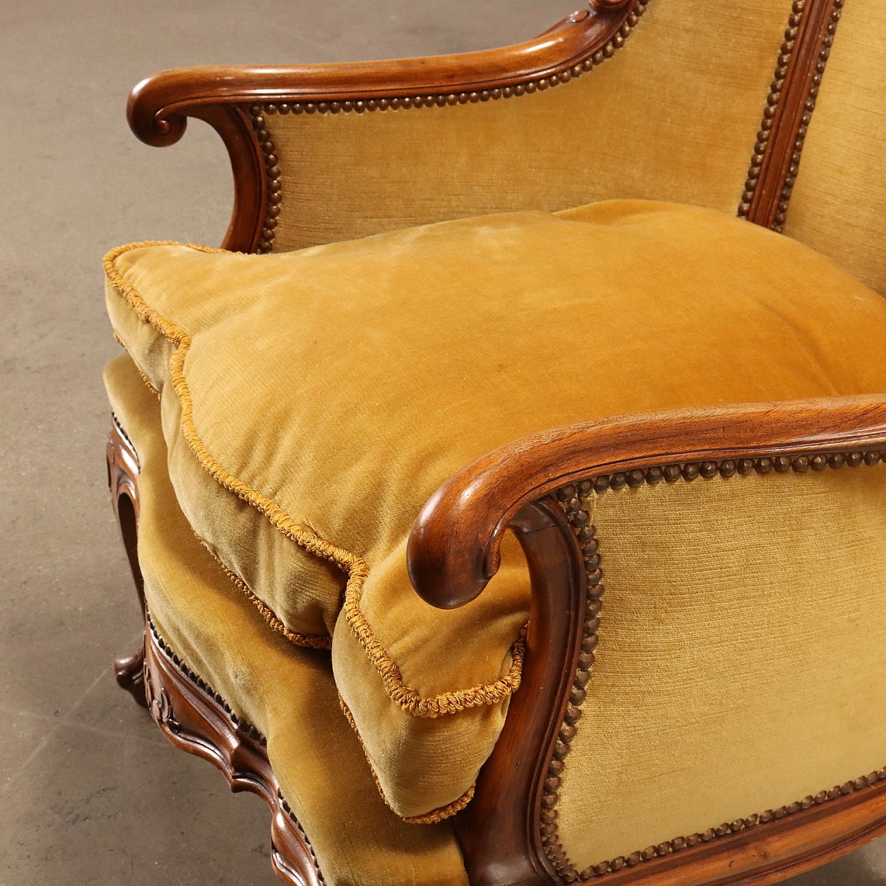 Pair of Barocchetto style walnut bergère armchairs 5