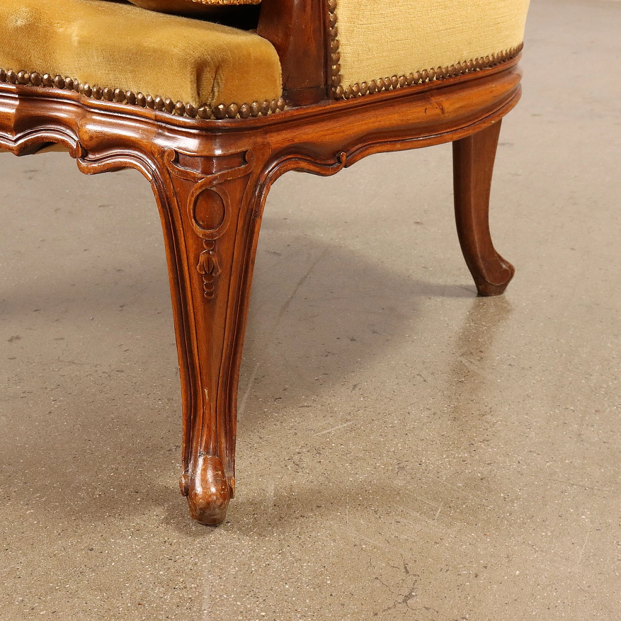 Coppia di poltrone bergère stile Barocchetto in noce 7