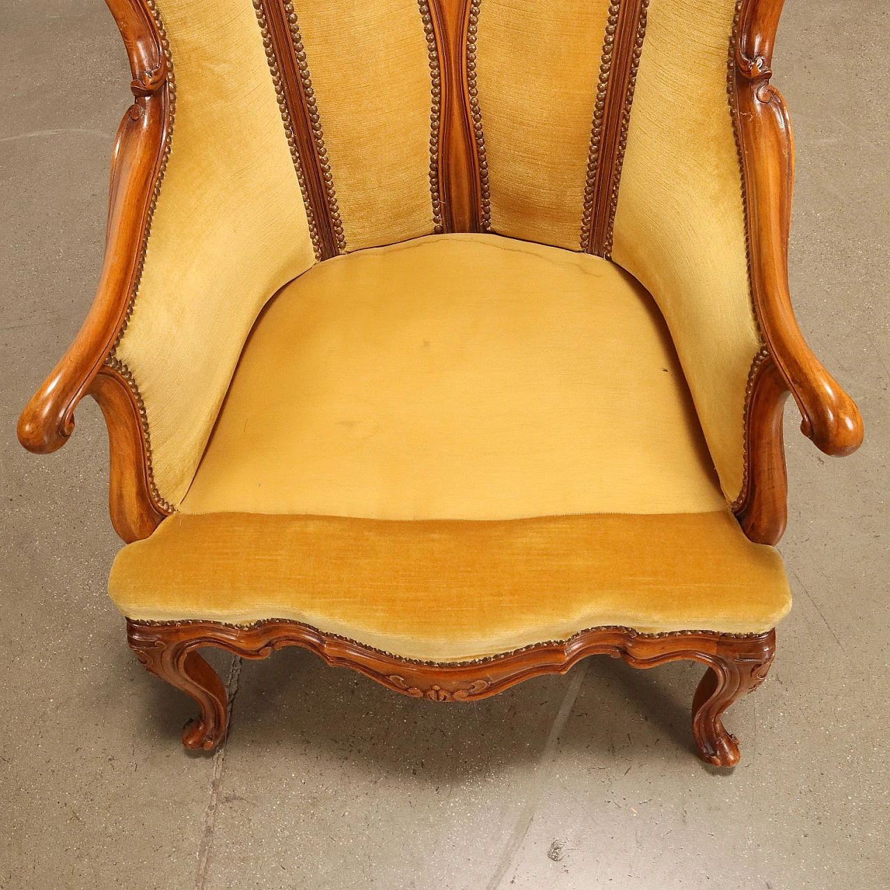 Pair of Barocchetto style walnut bergère armchairs 9
