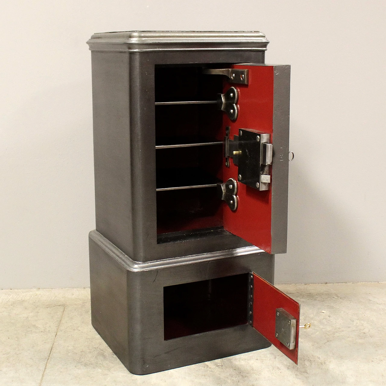 Iron safe, late 19th century 5