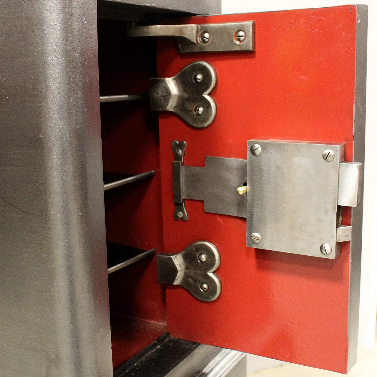 Iron safe, late 19th century 11