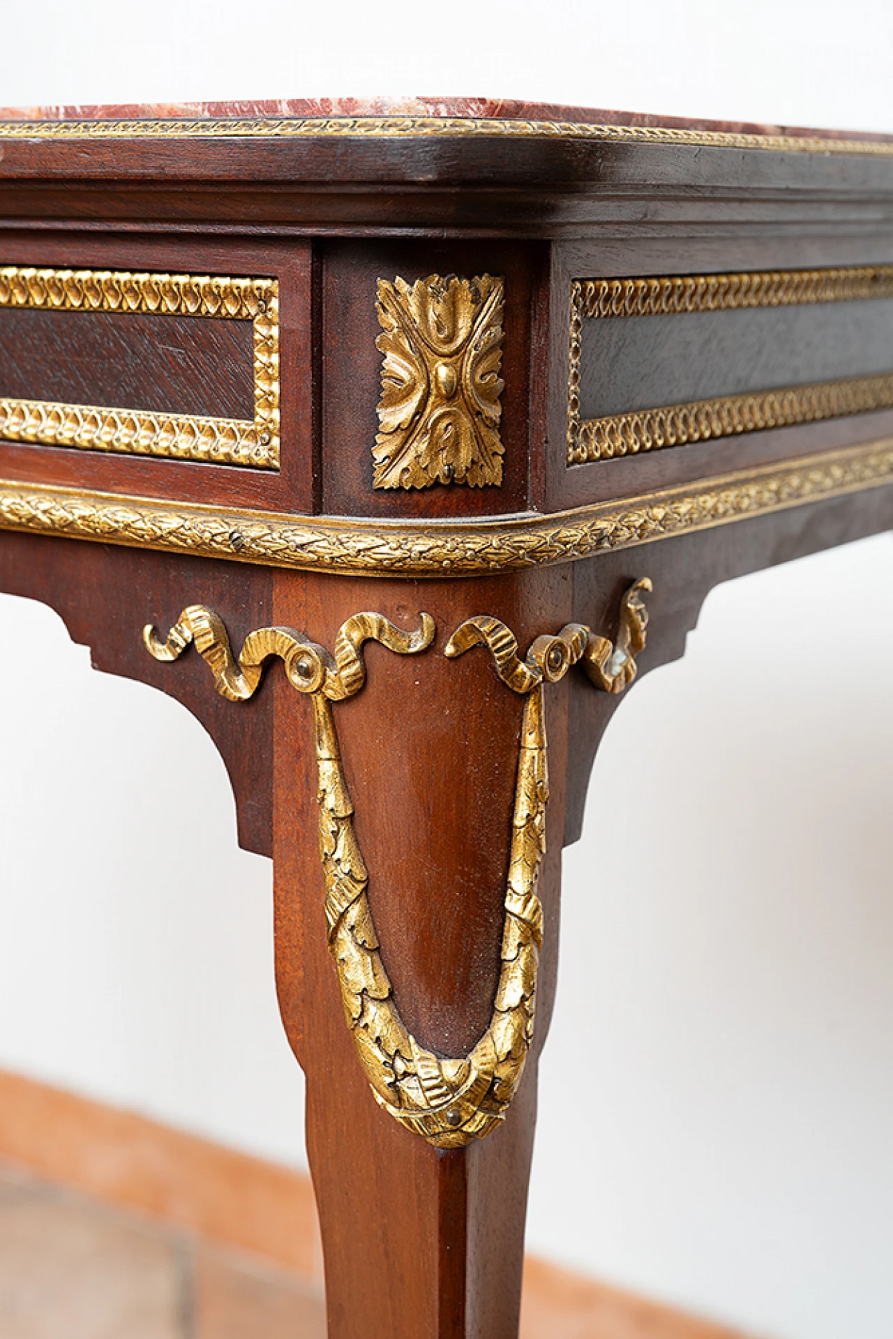 Mahogany coffee table with marble top & bronze details, 19th century 4