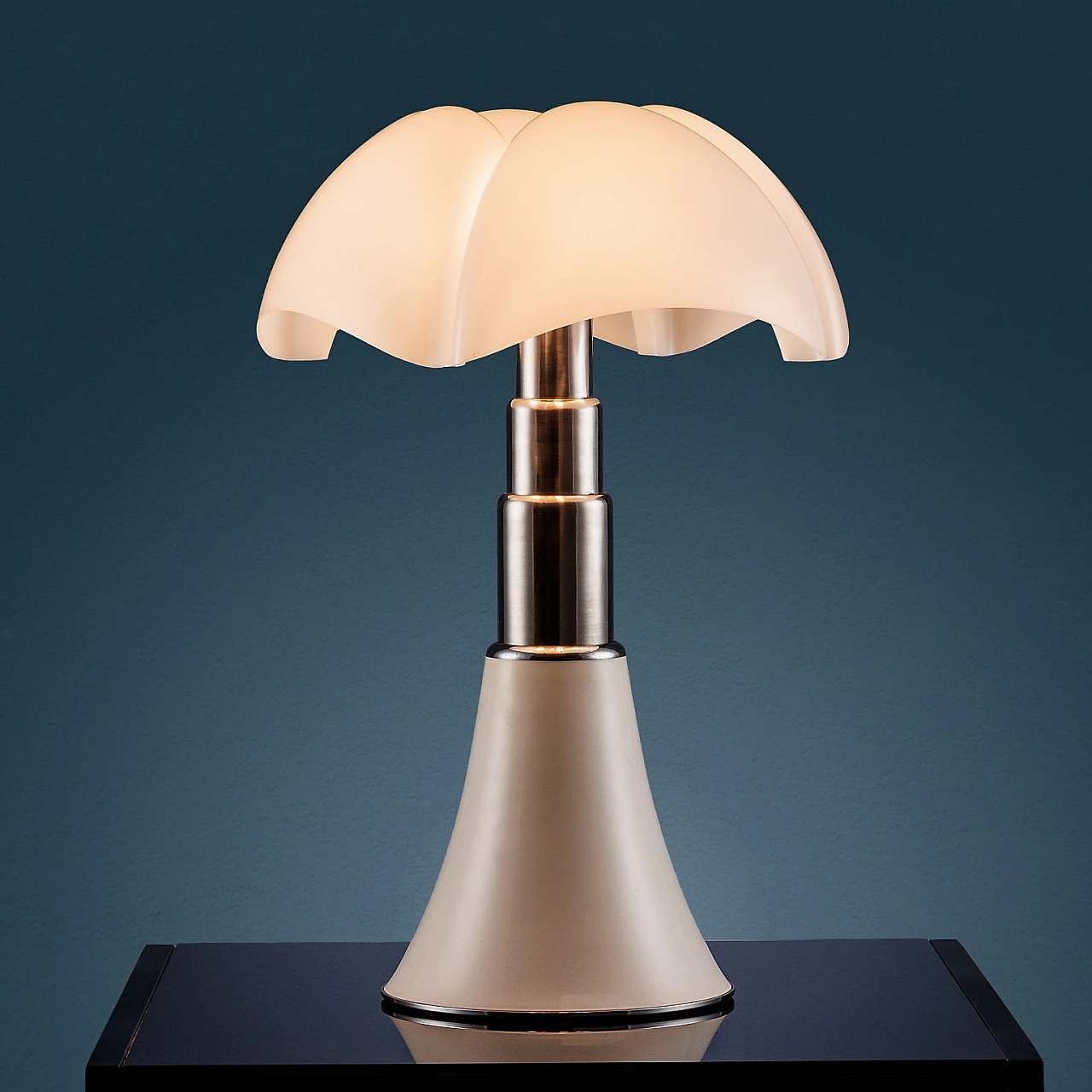 Pipistrello table lamp by Gae Aulenti for Martinelli, 1960s 1