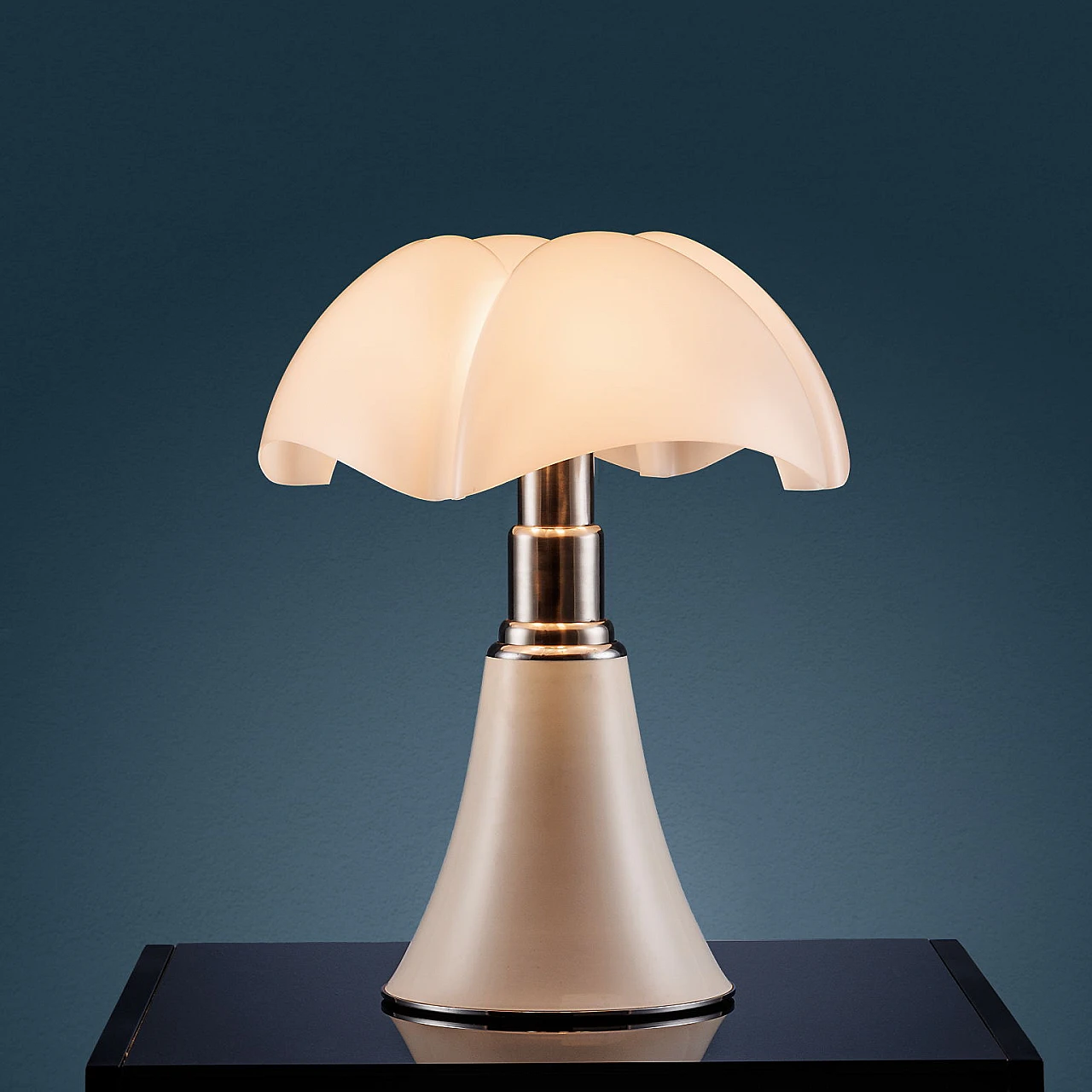 Pipistrello table lamp by Gae Aulenti for Martinelli, 1960s 2