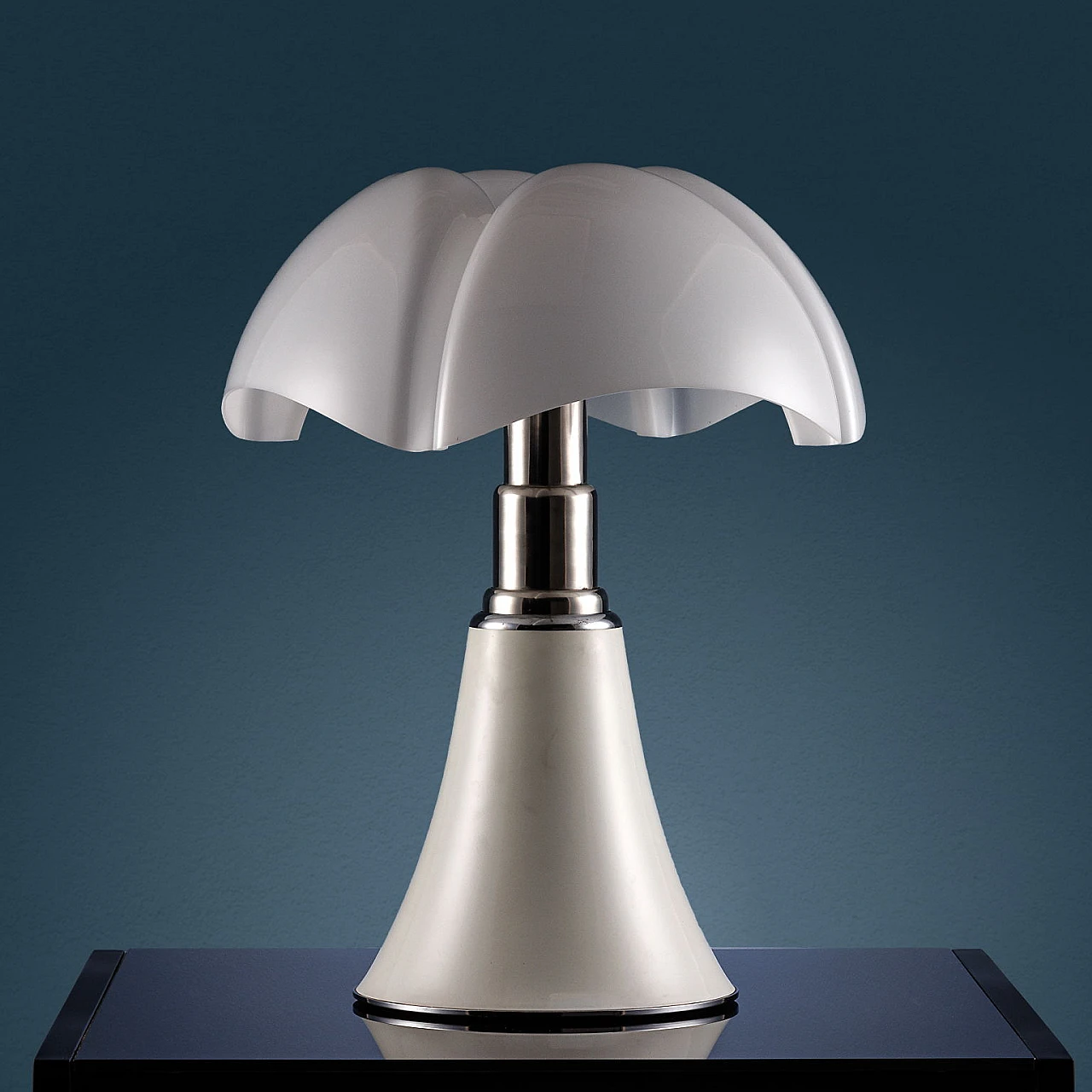 Pipistrello table lamp by Gae Aulenti for Martinelli, 1960s 3