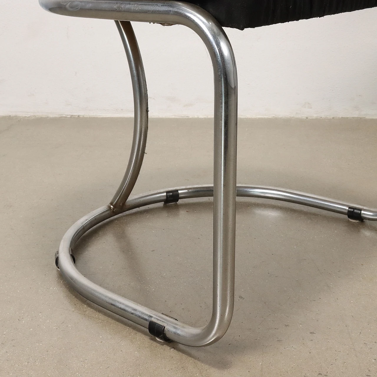 6 Sedie con rivestimento in tessuto nero e tubolare cromato, anni '60 5