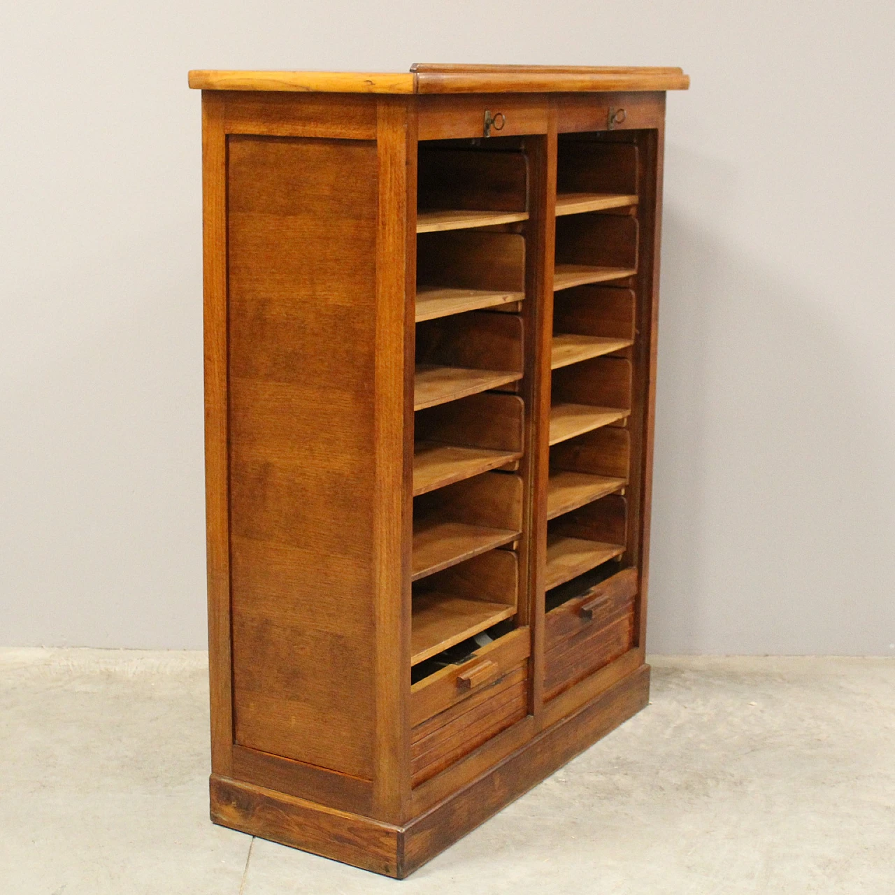 Double shutter oak file cabinet, early 20th century 4