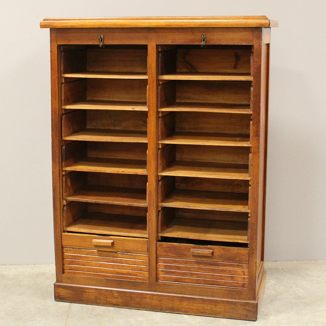 Double shutter oak file cabinet, early 20th century 6