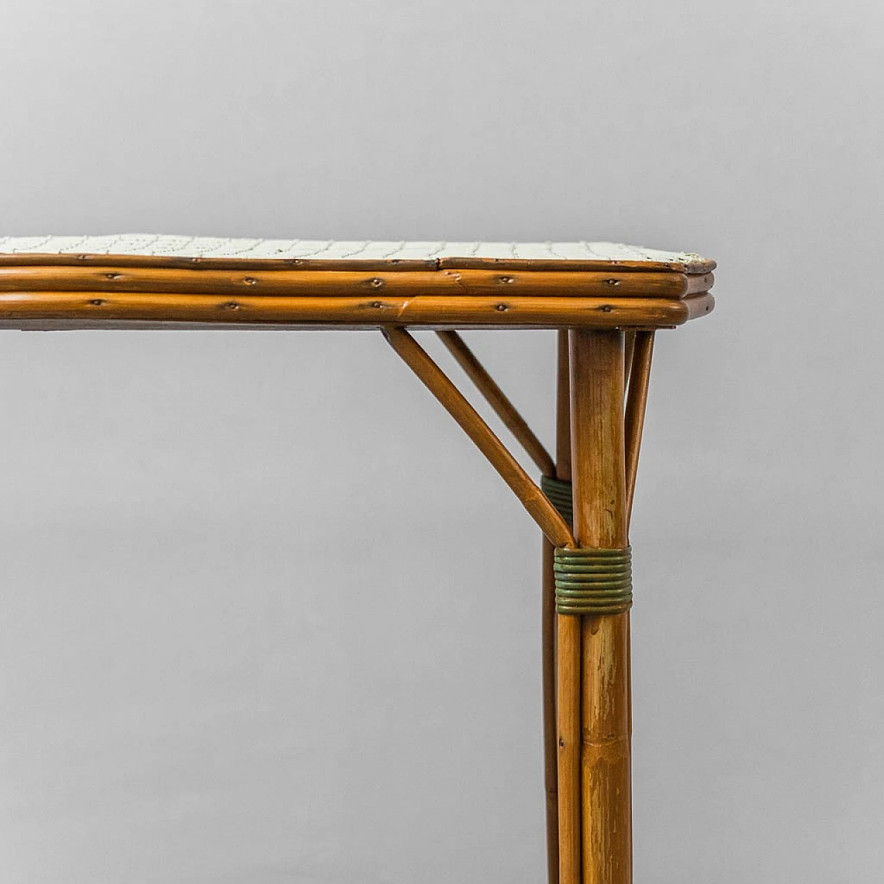 Tavolino in legno e bamboo con piano in paglia di Vienna, anni '50 6