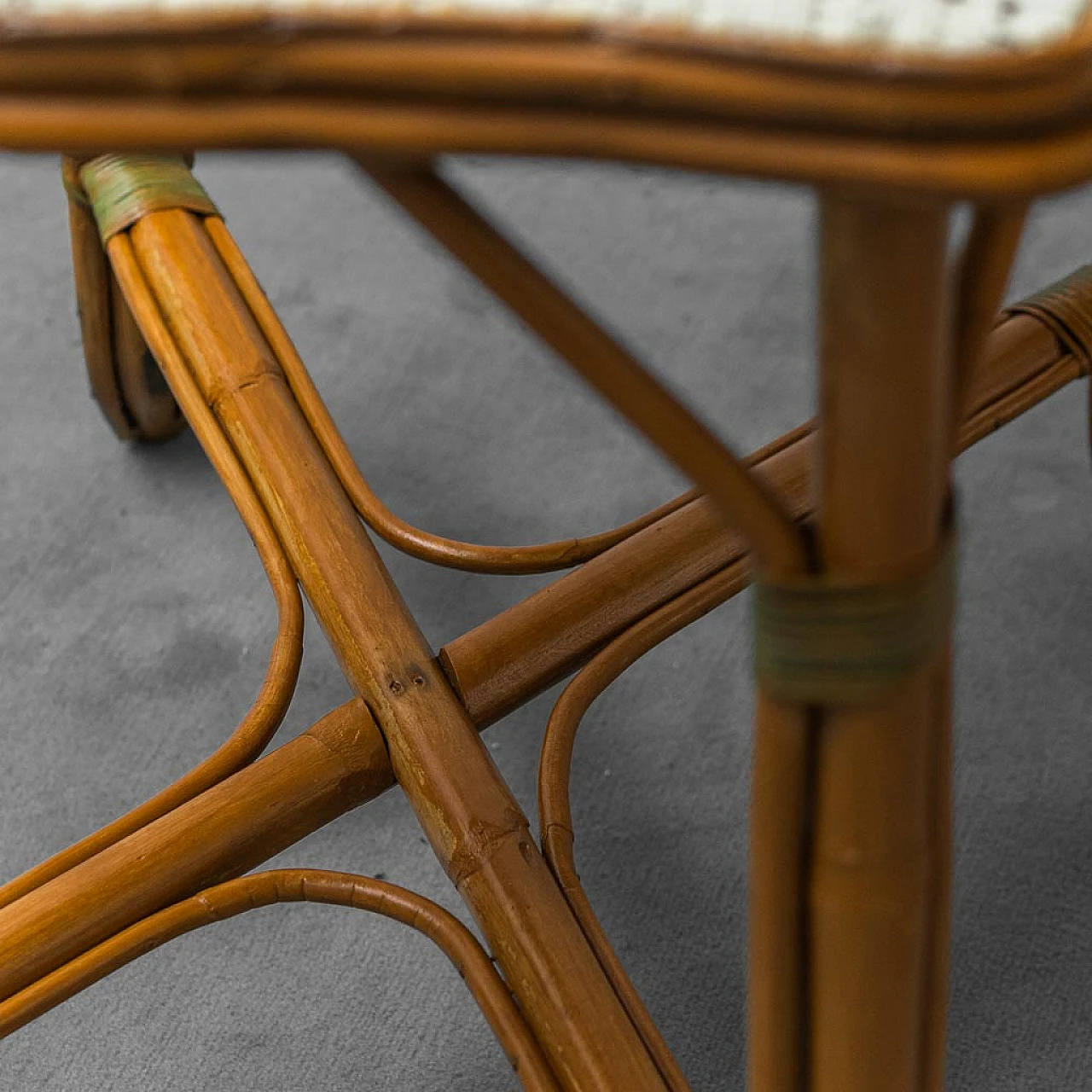 Tavolino in legno e bamboo con piano in paglia di Vienna, anni '50 8