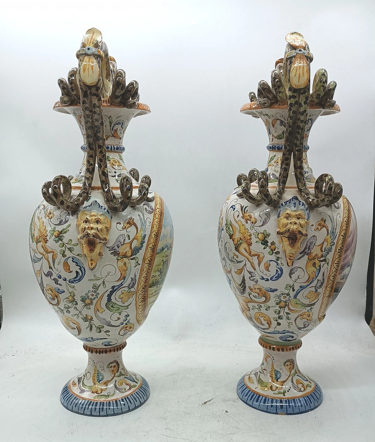Pair of majolica vases by Mollica manufactory, 19th century 3