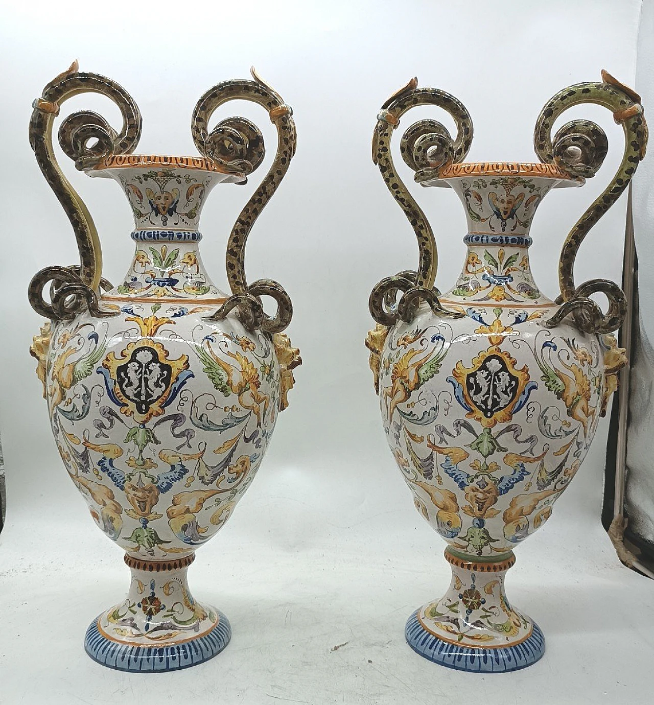 Pair of majolica vases by Mollica manufactory, 19th century 4