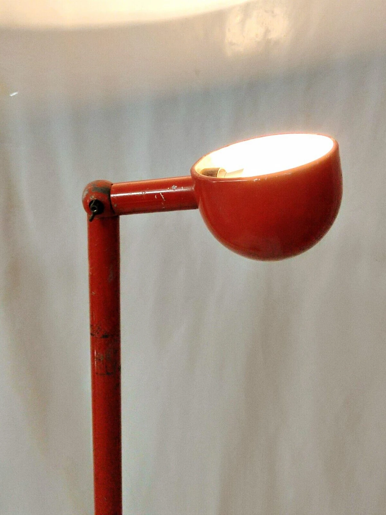 Lampada da terra in metallo verniciato rosso di Stilnovo, anni '60 3