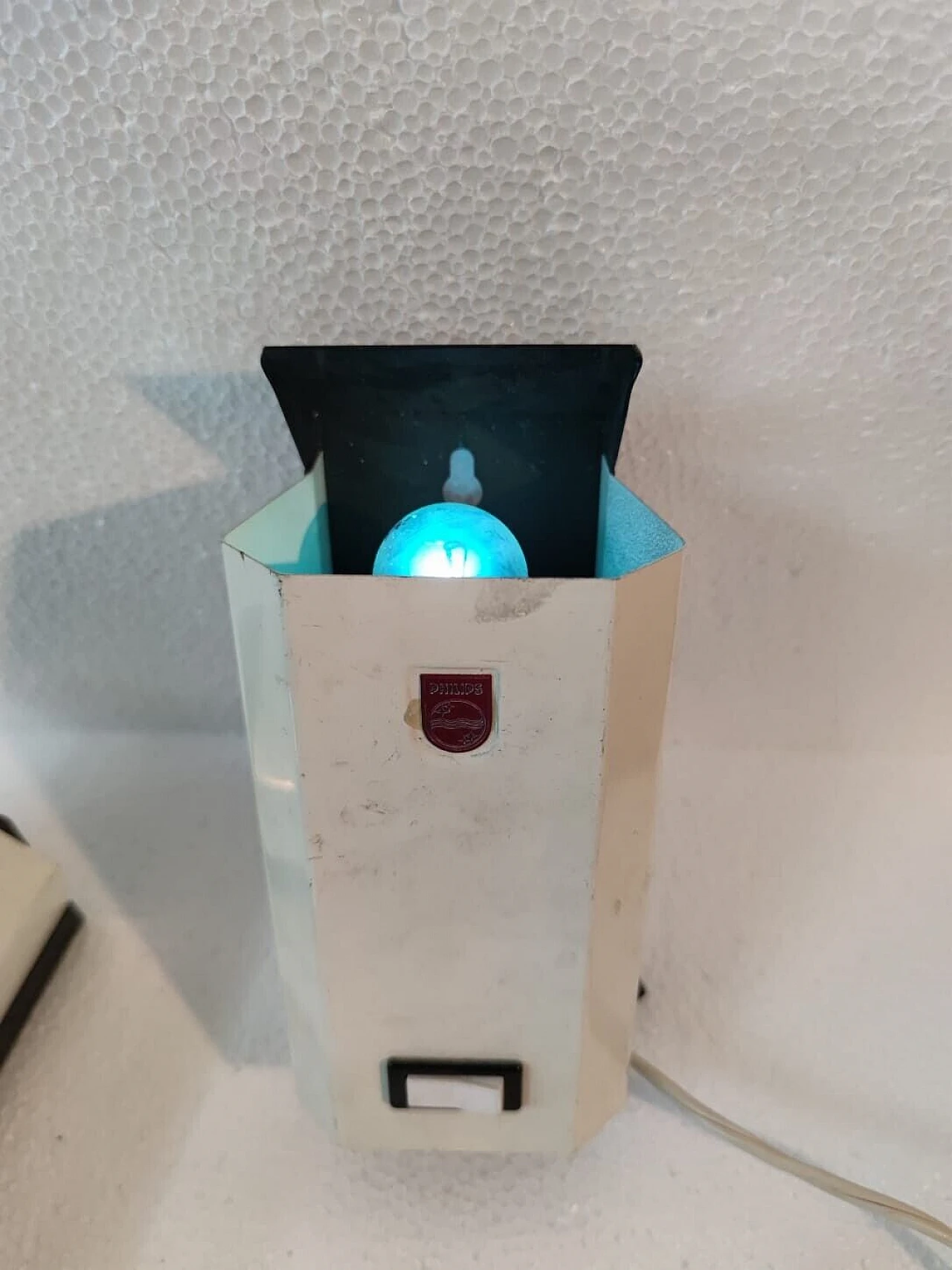 3 Applique in metallo laccato bianco e nero di Philips, anni '70 3