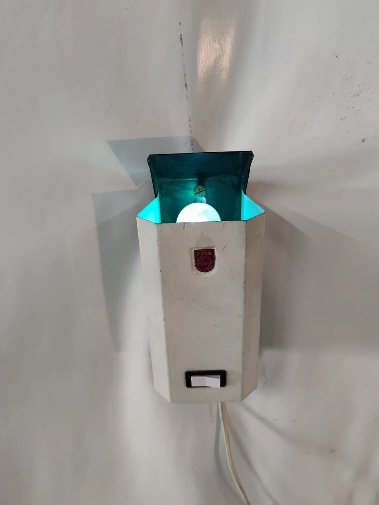 3 Applique in metallo laccato bianco e nero di Philips, anni '70 8