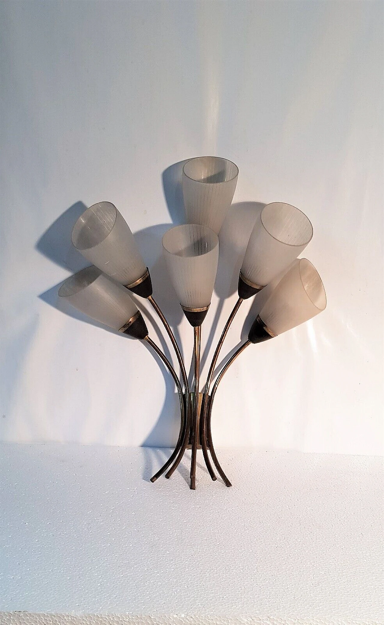 Applique a sei luci in ottone e vetro di Stilnovo, anni '50 2