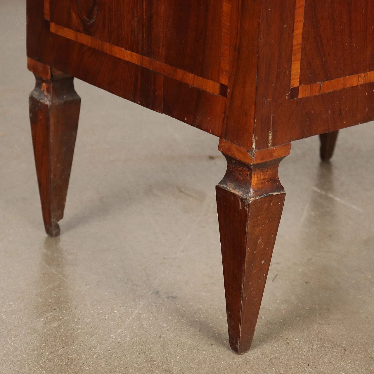 Walnut and maple nightstand with truncated pyramid feet, 18th century 9