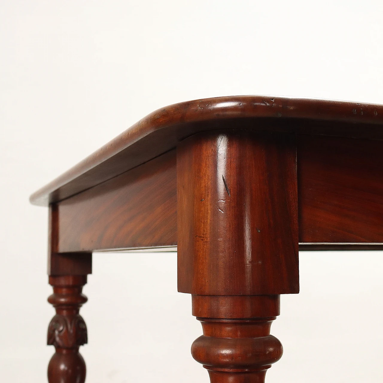 Mahogany extending table with wheels, early 20th century 4