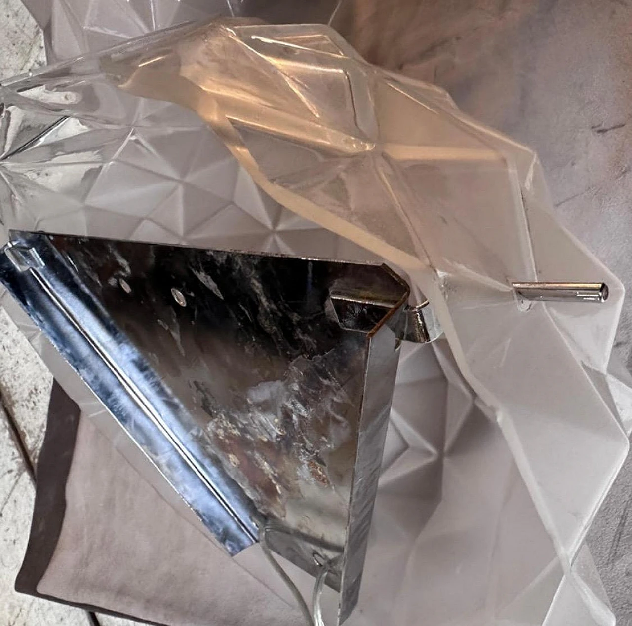 Coppia di applique in metallo cromato e vetro di Murano, anni '80 7