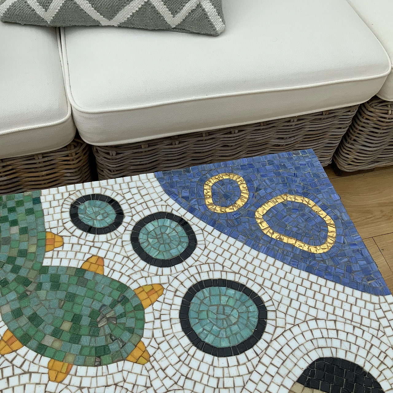 Tavolino in metallo con piano a mosaico di Bisazza 3