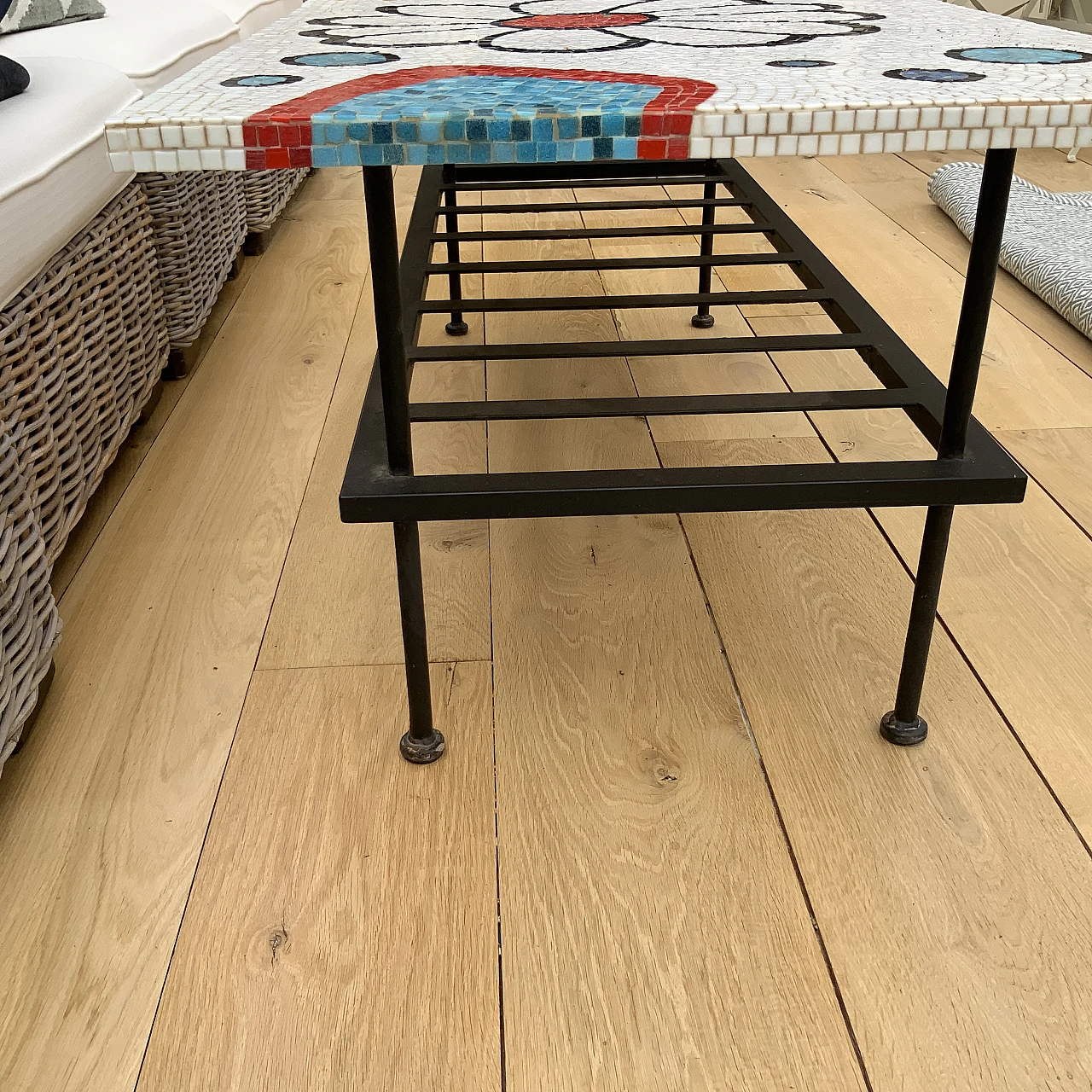 Tavolino in metallo con piano a mosaico di Bisazza 4