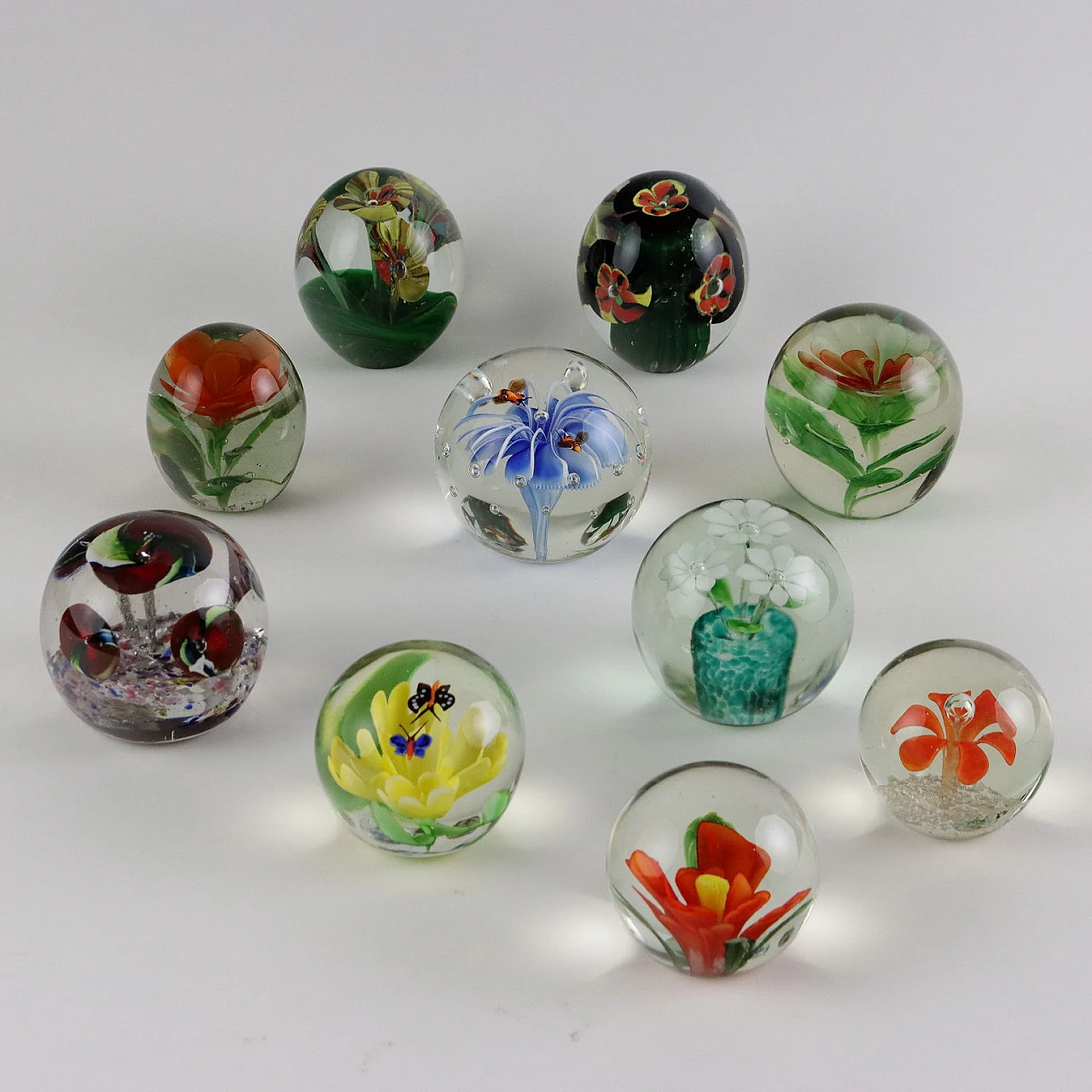 10 Murano glass paperweights, 1950s 1