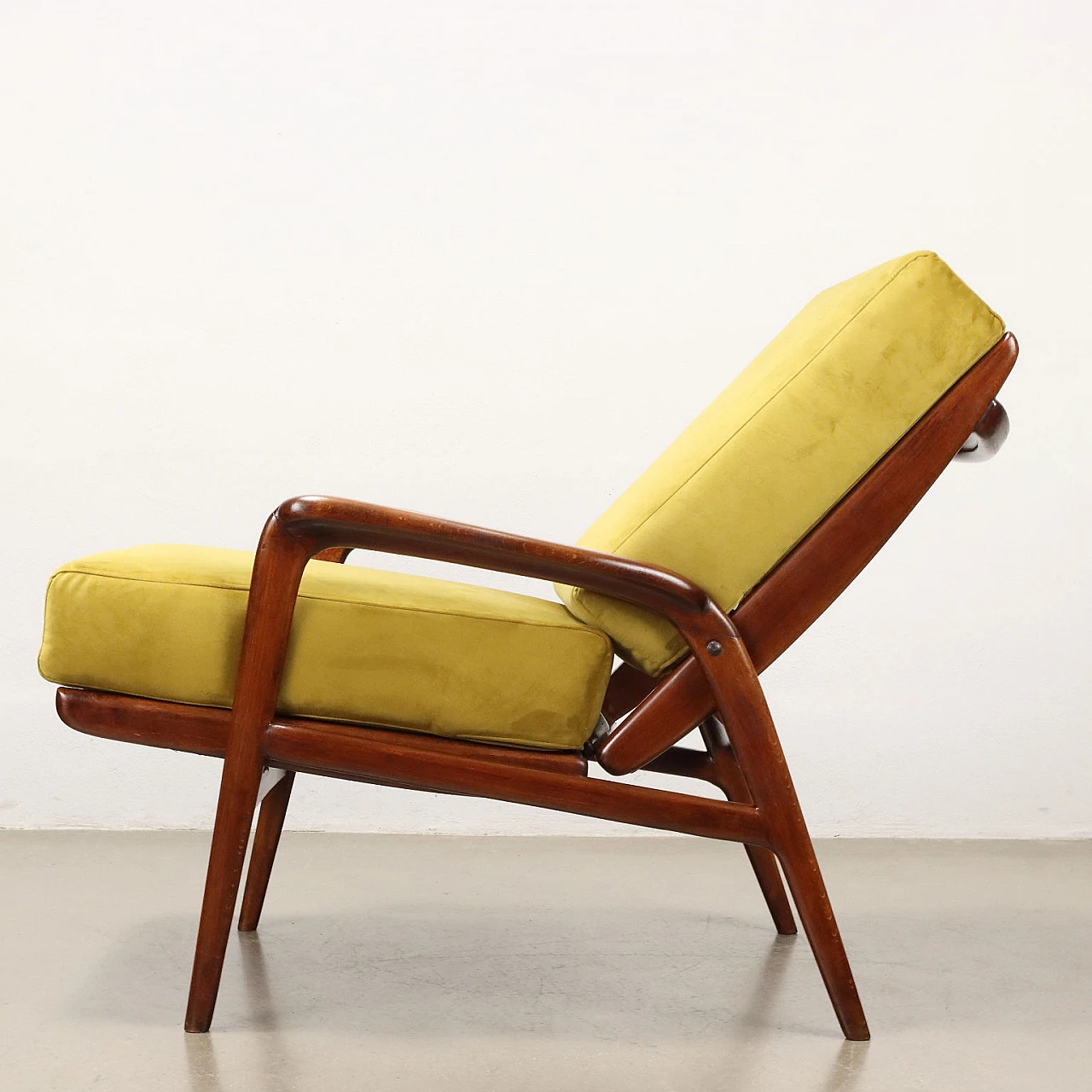 Poltrona reclinabile in legno di faggio tinto e velluto, anni '50 3
