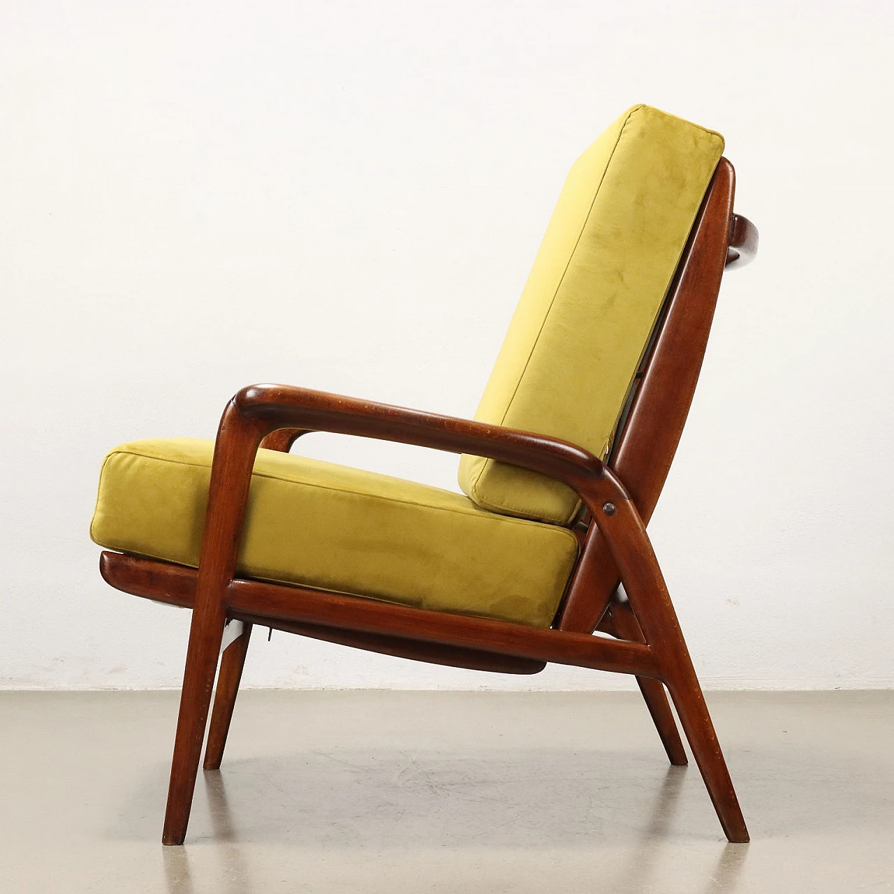 Poltrona reclinabile in legno di faggio tinto e velluto, anni '50 4