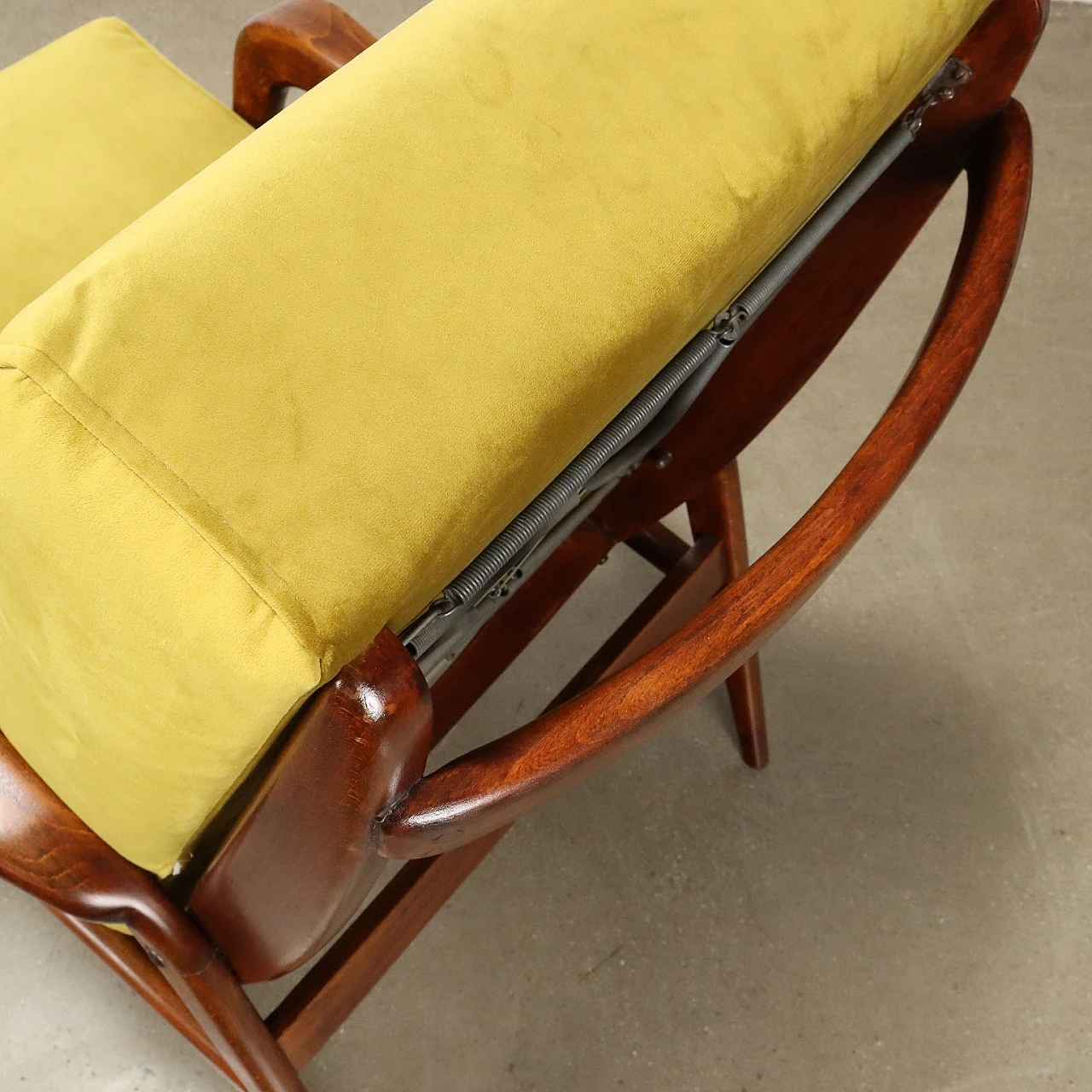 Poltrona reclinabile in legno di faggio tinto e velluto, anni '50 6