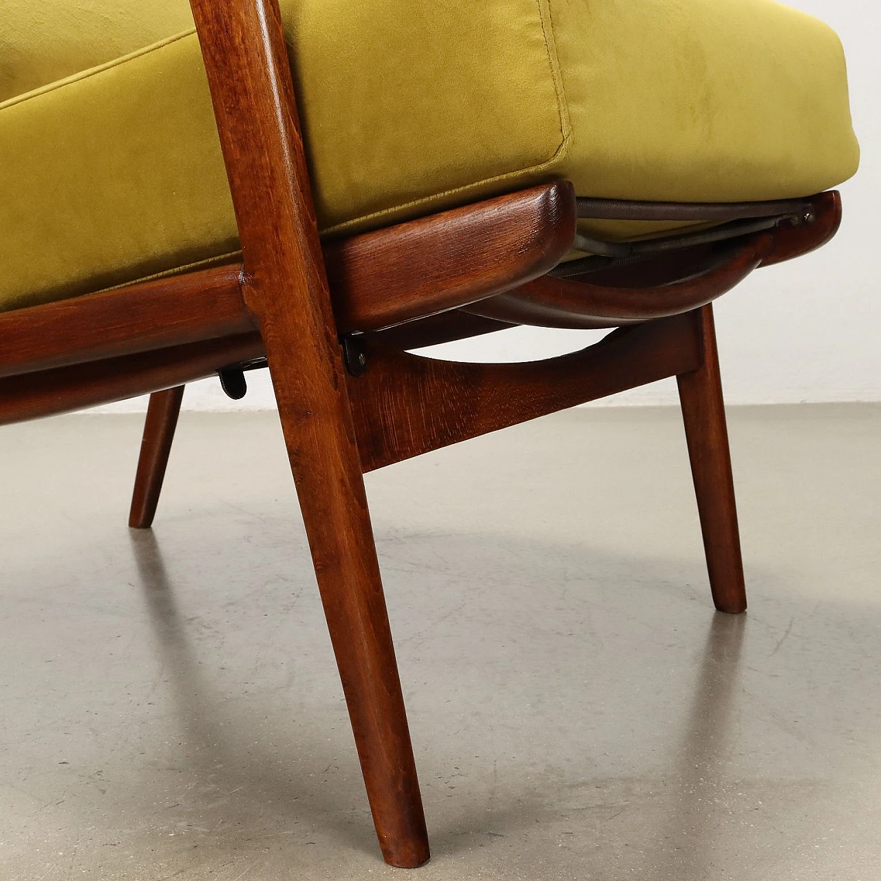 Poltrona reclinabile in legno di faggio tinto e velluto, anni '50 10