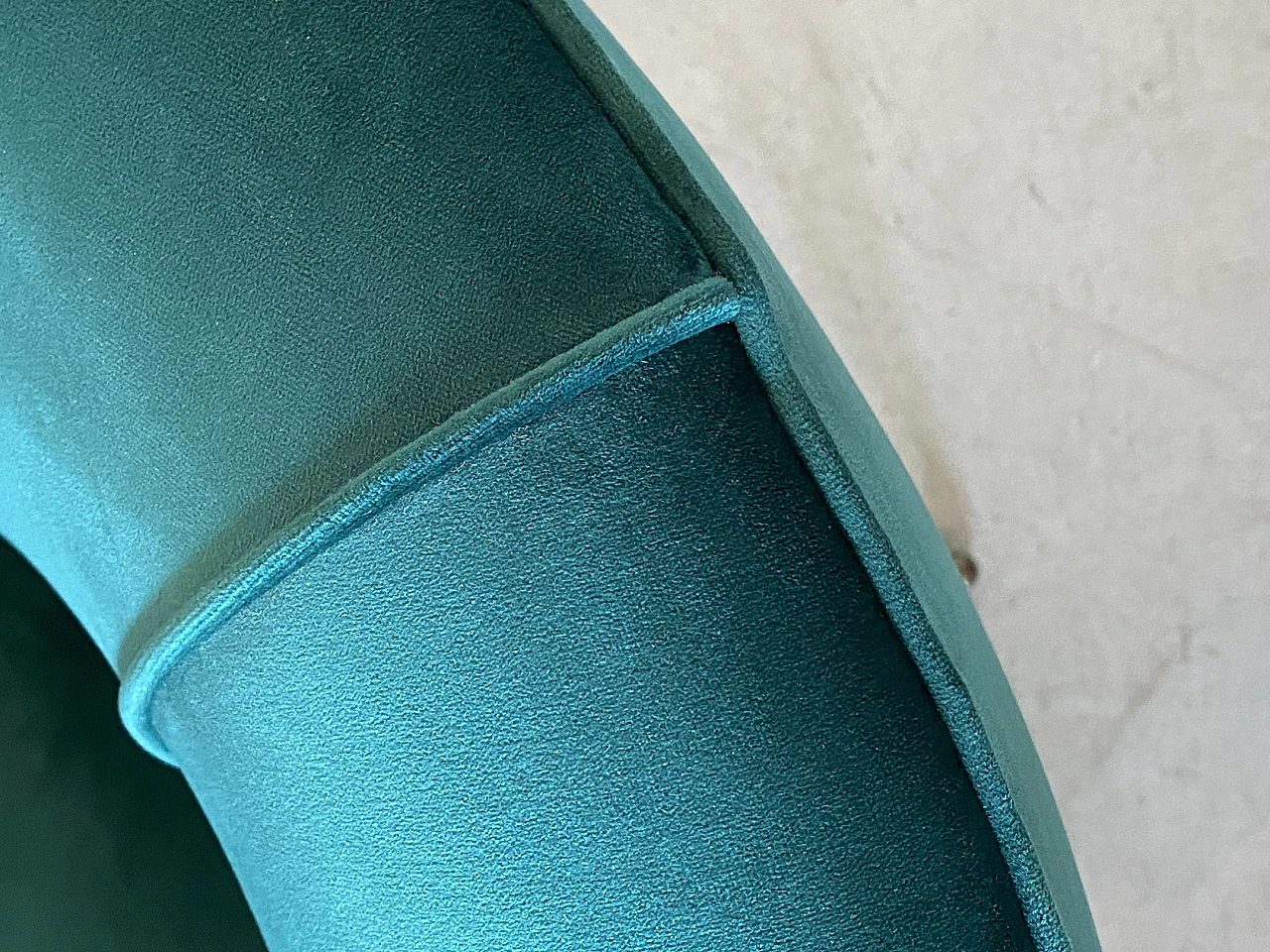 Coppia di Poltrone in velluto verde e ottone di ISA Bergamo, anni '50 16