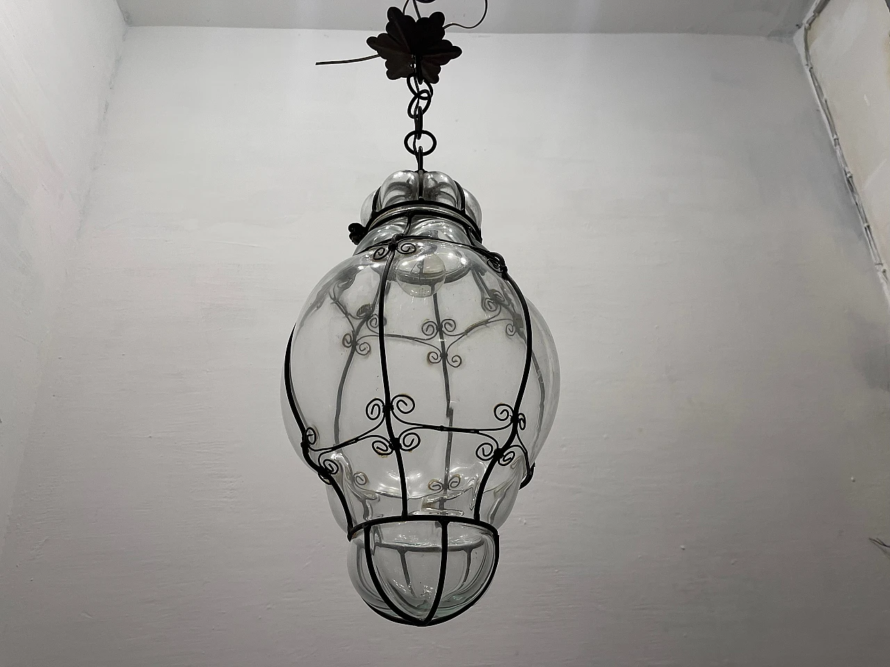 Lampada da soffitto in ferro battuto e vetro di Murano, anni '50 8