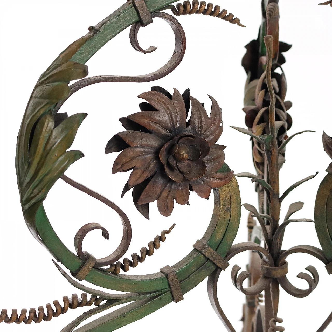 Trespolo in ferro battuto dipinto con motivi vegetali e bacile in rame 5