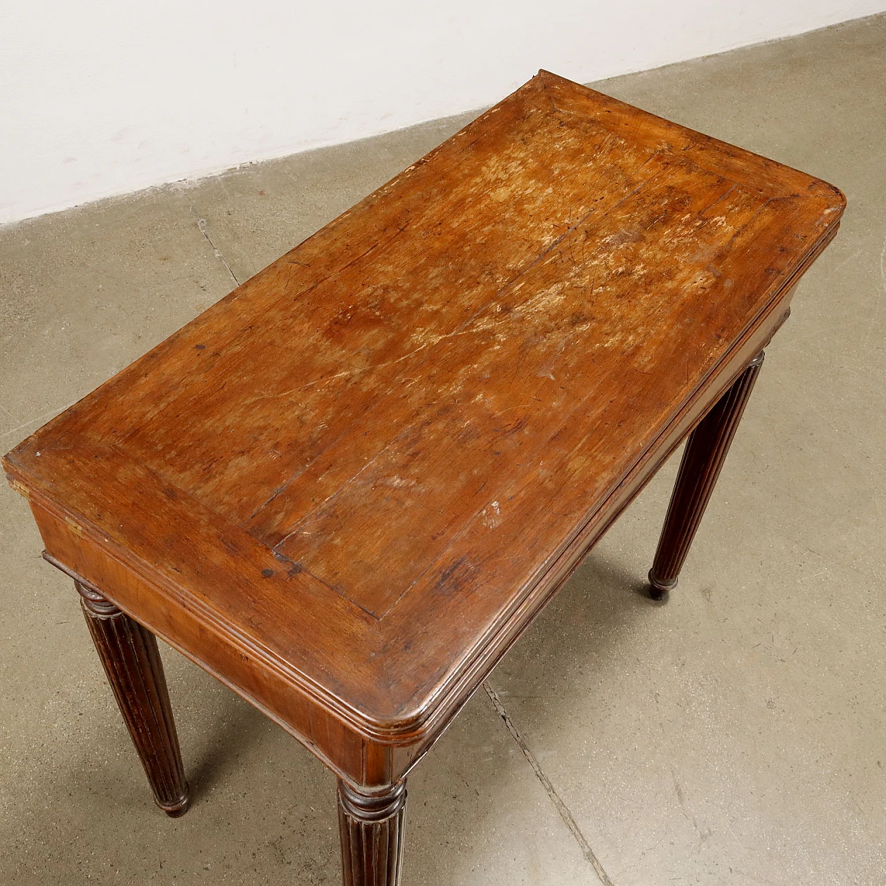 Walnut openable table, early 19th century 3