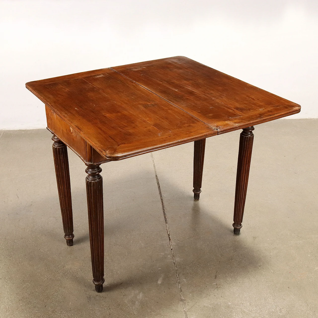 Walnut openable table, early 19th century 5