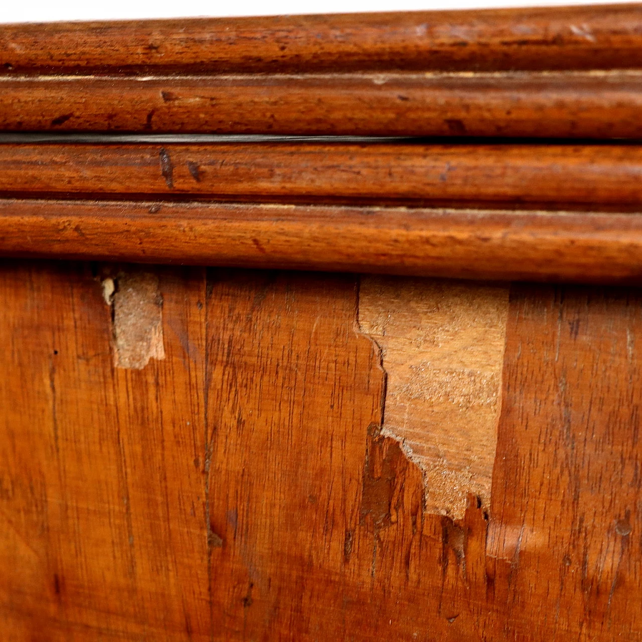 Walnut openable table, early 19th century 6