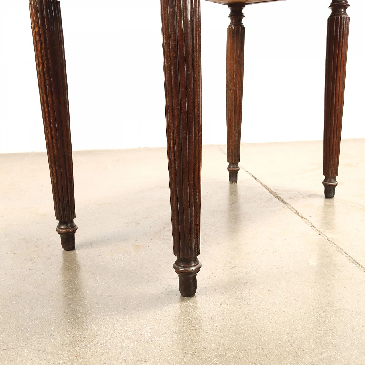 Walnut openable table, early 19th century 9