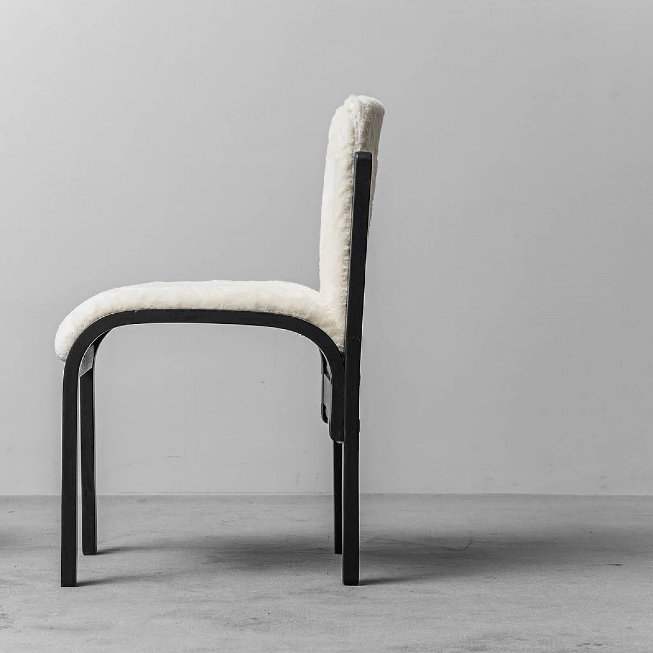 4 Sedie in legno e velluto bianco a pelo lungo, anni '70 5