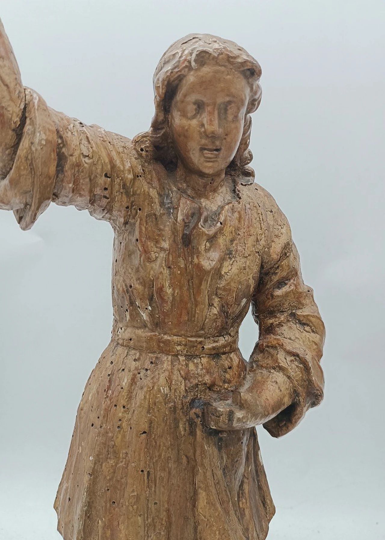 Coppia di sculture toscane di angeli in legno dorato, fine '600 7