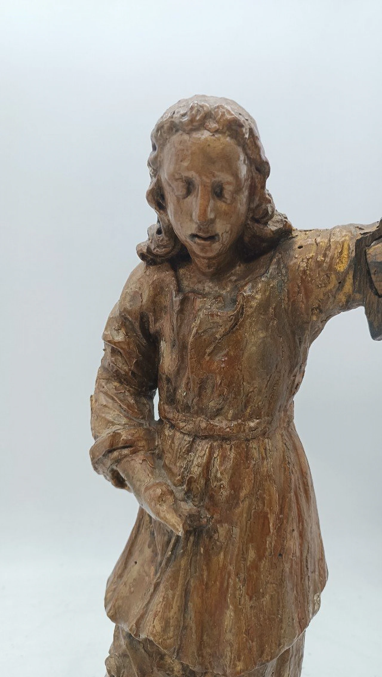 Coppia di sculture toscane di angeli in legno dorato, fine '600 9