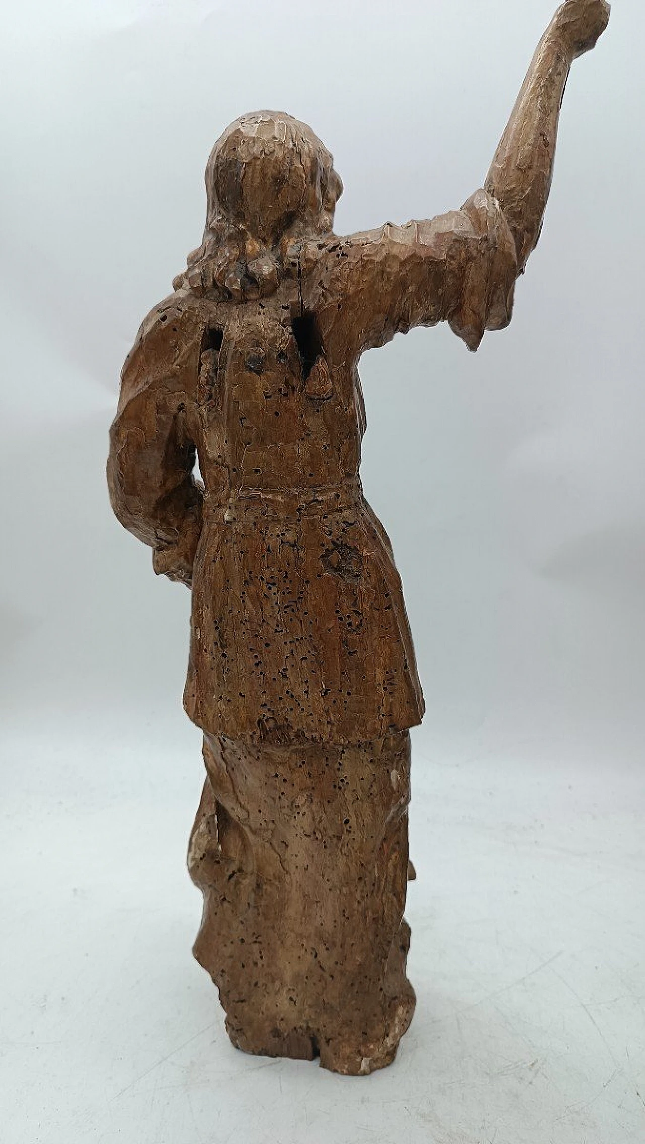 Coppia di sculture toscane di angeli in legno dorato, fine '600 11