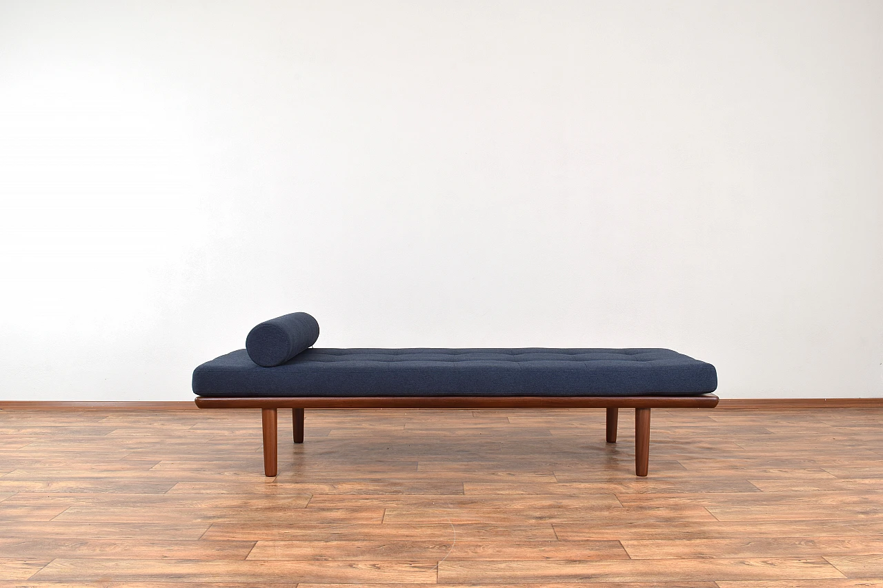 GE19 daybed by Hans J. Wegner for Getama, 1950s 3