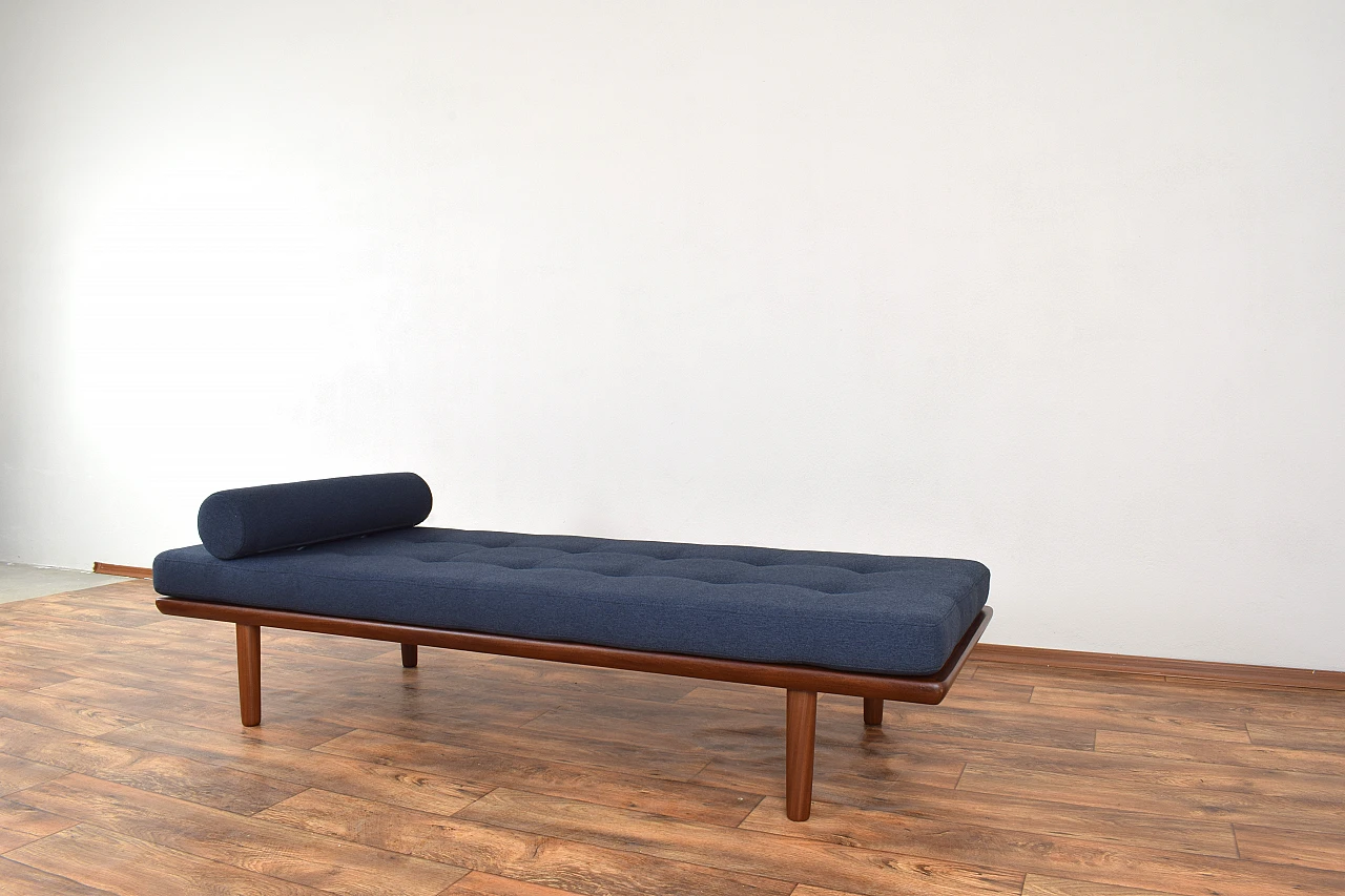 GE19 daybed by Hans J. Wegner for Getama, 1950s 5