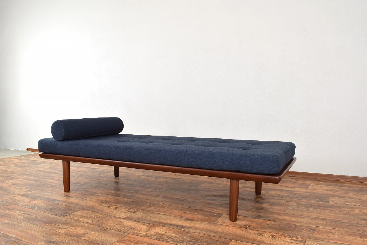 GE19 daybed by Hans J. Wegner for Getama, 1950s 7