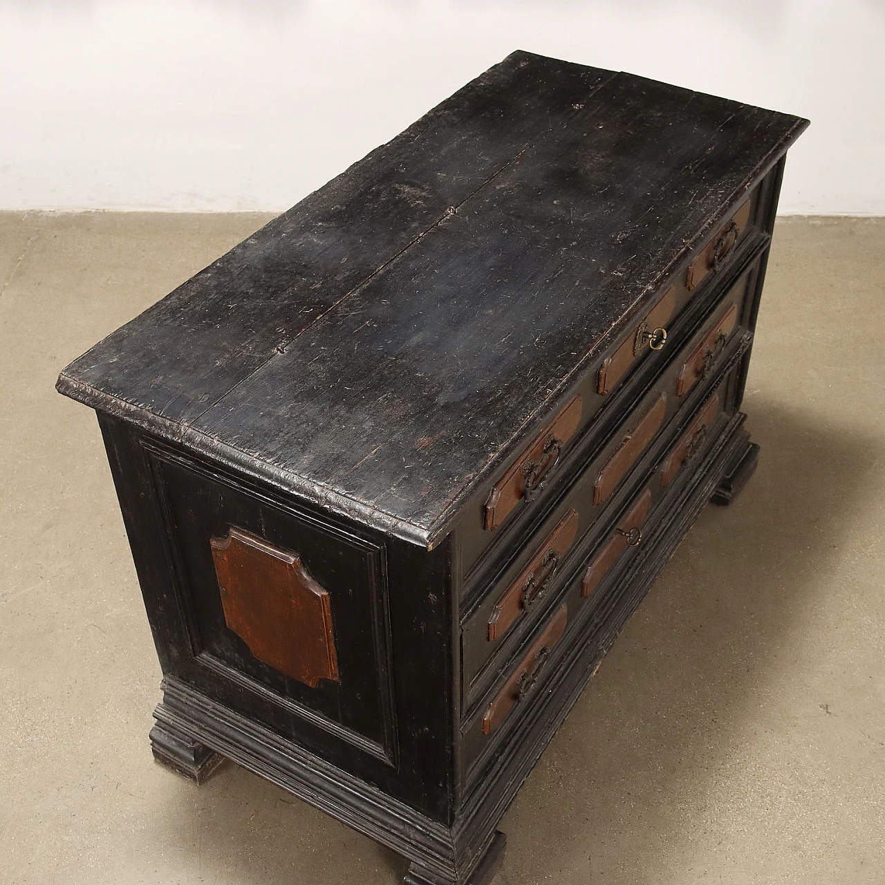 Poplar dresser with shelf feet, drawers and flap top, 18th century 8