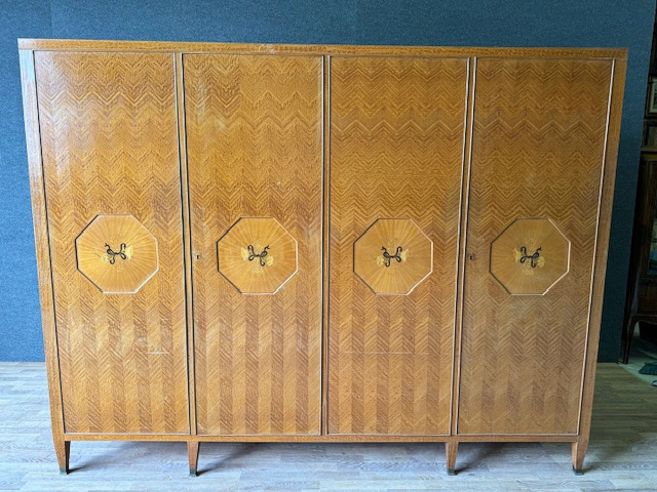 Four-door citronnier wood plated wardrobe in herringbone-effect, 1940s 21