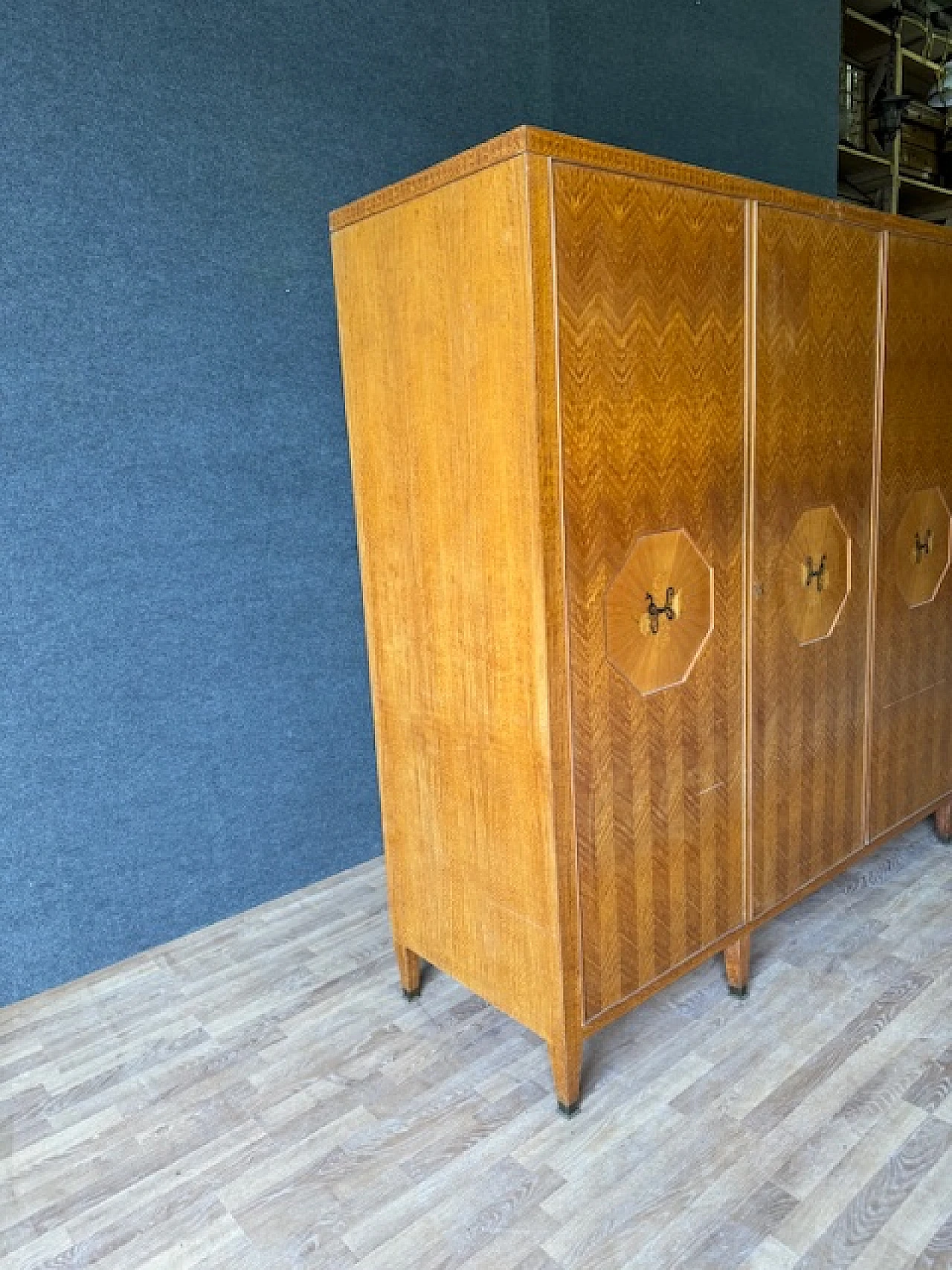 Four-door citronnier wood plated wardrobe in herringbone-effect, 1940s 23